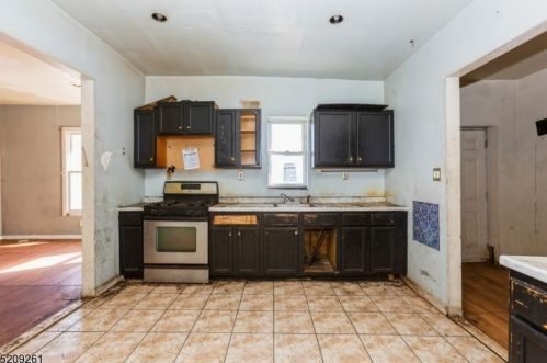 39 Elmwood Ave, Irvington NJ  07111-1955 exterior