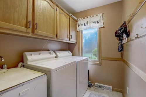 2234 Glenbrook Ln, Thiensville WI  53092-3116 exterior