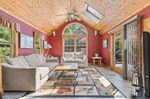 125 Sea Hill Rd, North Branford, CT 06471-1405