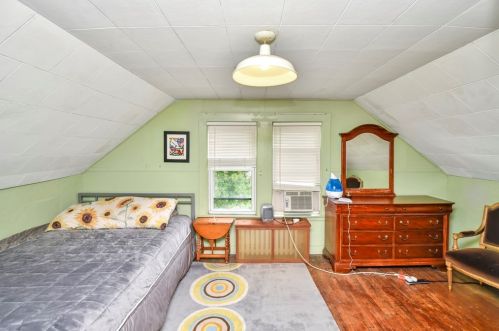 291 St, Dedham MA 02026-2044 exterior