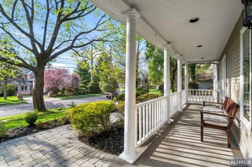 31 Macarthur Ave, Closter, NJ 07624-2911