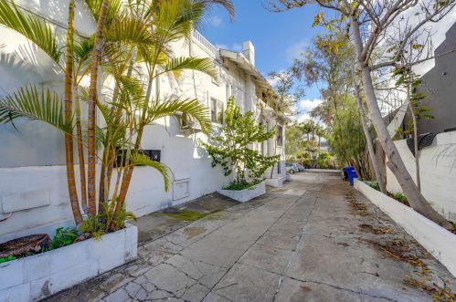 2611 University Ave, San Diego, CA 92104-2810