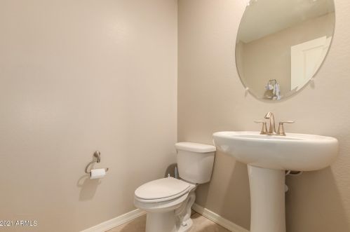 3821 79th Dr, Phoenix AZ  85033-3501 exterior