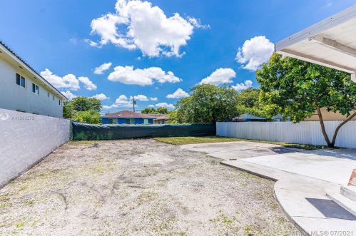 2259 5th Ave, Hialeah FL  33010-2104 exterior