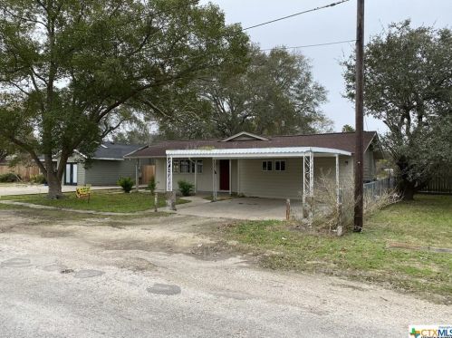 305 Progress St, Edna, TX 77957-3533