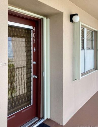 100 130th Ter, Hollywood FL  33027-1924 exterior