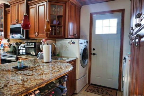 82 Whaley Ave, Bethpage NY  11714-5250 exterior