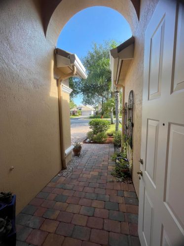 7110 Veneto Dr, Boynton Beach FL  33437-3741 exterior