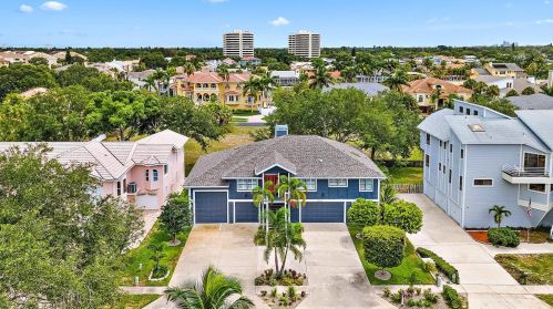5904 Bayview Cir, Saint Petersburg FL  33707-3930 exterior
