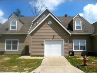 22072 Marberry Cmns, Cleveland OH  44146-6800 exterior
