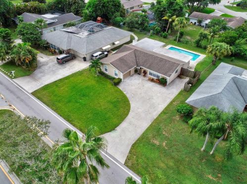 4332 Holly Dr, West Palm Beach, FL 33410-5402