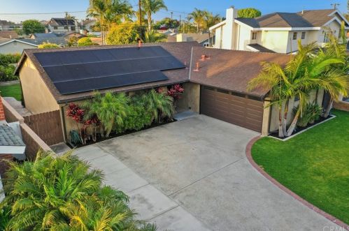 8251 Malloy Dr, Huntington Beach, CA 92646-5045