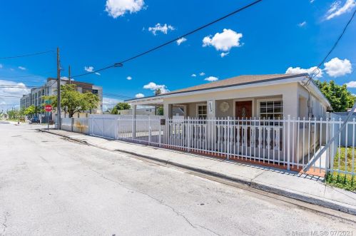 2259 5th Ave, Hialeah, FL 33010-2104