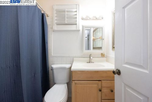2518 Geoffrey Ct, Pinole, CA 94564-2204