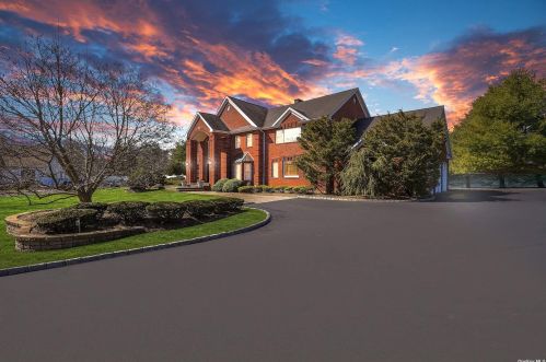 3 Astor Ct, Huntington Station, NY 11746-6255