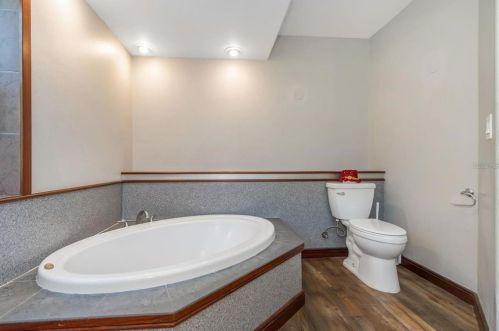 602 1st Ave, Ruskin FL  33570-4002 exterior