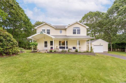 144 Washington Heights Ave, Hampton Bays, NY 11946-1310