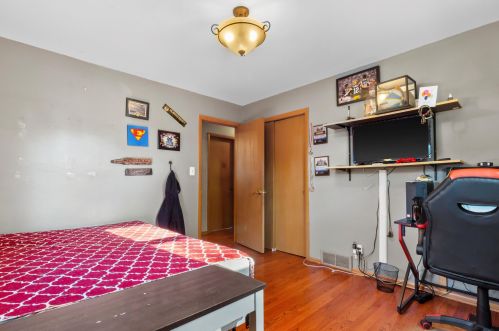 5050 20th St, Milwaukee WI 53233-2506 exterior