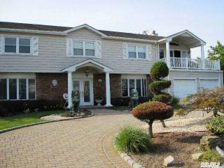 48 Shore Dr, Copiague, NY 11726-5302