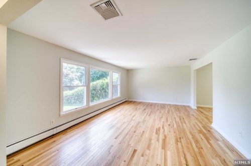 3 Station Ct, Closter NJ  07624-2015 exterior