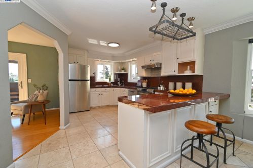 2400 Prosperity Way, San Leandro CA  94578-1124 exterior