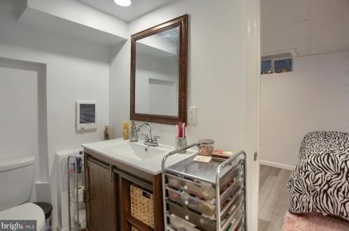 40 Center Dr, Camp Hill PA  17011-7608 exterior