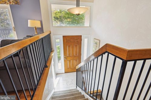 11009 Ring Rd, Herndon, VA 20190-3915
