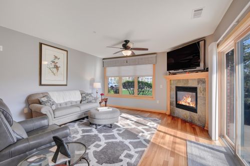 690 Rivershores Dr, West Bend, WI 53090-2529