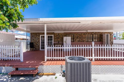 2259 5th Ave, Hialeah FL  33010-2104 exterior