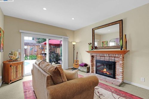 1220 Hillcrest Ave, Livermore CA  94550-4923 exterior