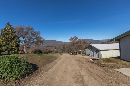 34561 Bronco Ln, Orange Cove, CA 93675-9351