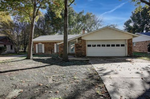 2720 Foxcroft Cir, Denton, TX 76209-1536