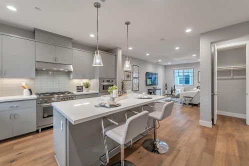 267 Fairchild Dr, Mountain View CA  94043-2086 exterior