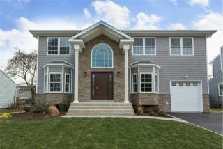 29 Main Pkwy, Hicksville NY  11803-2127 exterior