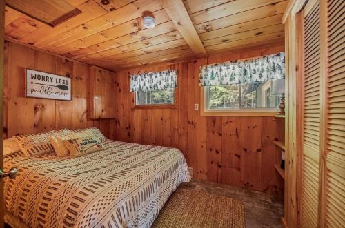 44 Roberts Cove Rd, Wakefield NH  03872-4741 exterior