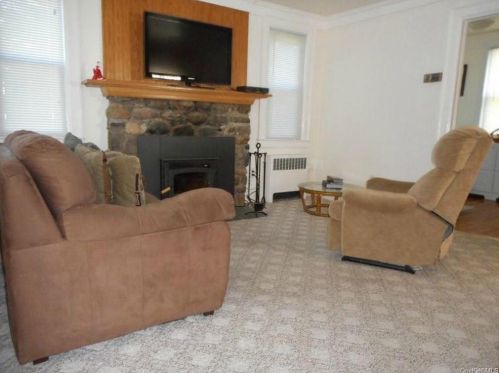 6 Wright Rd, Yorktown Hgts NY  10598-6613 exterior