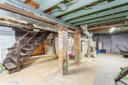 2011 Broadbridge Ave, Stratford CT  06614-4770 exterior