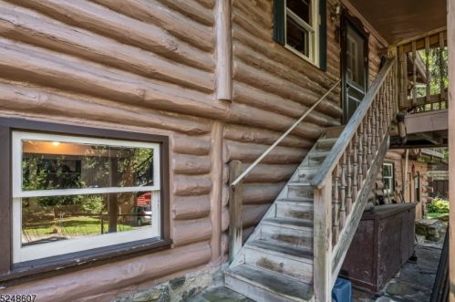 47 Park Dr, West Milford Lakes, NJ 07480-4172