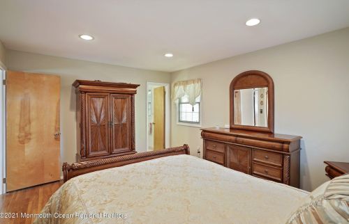 412 Valley Way, Bricktown NJ  08723-4914 exterior