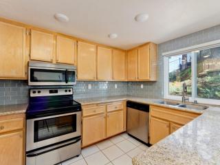 1876 Guilder Gln, Escondido CA  92029-3040 exterior