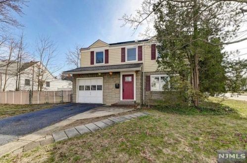 33 Beech St, Maywood, NJ 07607-1822