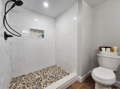 222 Thorpe Ave, Meriden CT  06450-9206 exterior