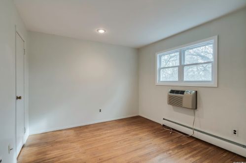 68 Holly Dr, Elwood NY  11731-5226 exterior