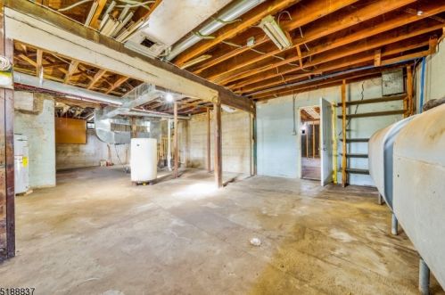 320 Knowlton St, Belvidere NJ  07823-1824 exterior