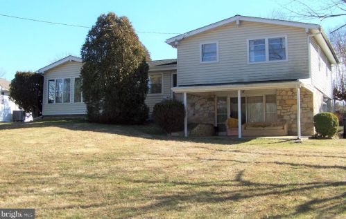 231 School Ln, Norristown, PA 19403-3137