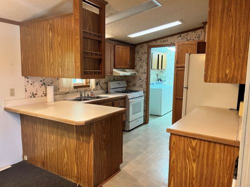 2345 Saratoga Dr, Hermitage PA  16148-6719 exterior