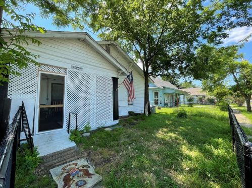 2308 Morgan St, Greenville TX  75401-2841 exterior