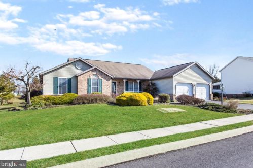 35 Wheaton Dr, Littlestown, PA 17340-1353