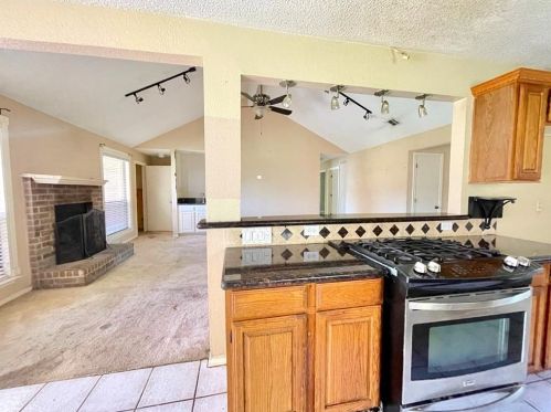 2014 Lansdown Dr, Carrollton TX  75010-4044 exterior