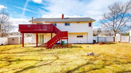 947 Montauk Ave, Islip Terrace NY  11752-1206 exterior